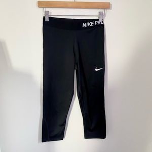 Nike Pro Three-Quarter Leggings🖤
